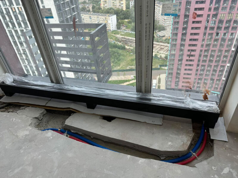 Водяний підлоговий конвектор на ніжках Carrera FRH, 150×2500×175 мм