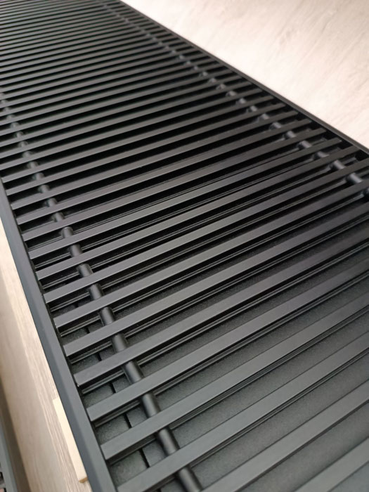 Carrera-black-65-1.jpg Решітка металева Carrera MT 230/1000